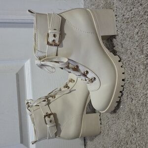 Wild Pair Hillarip Hiking Bootie Cream Sz 6